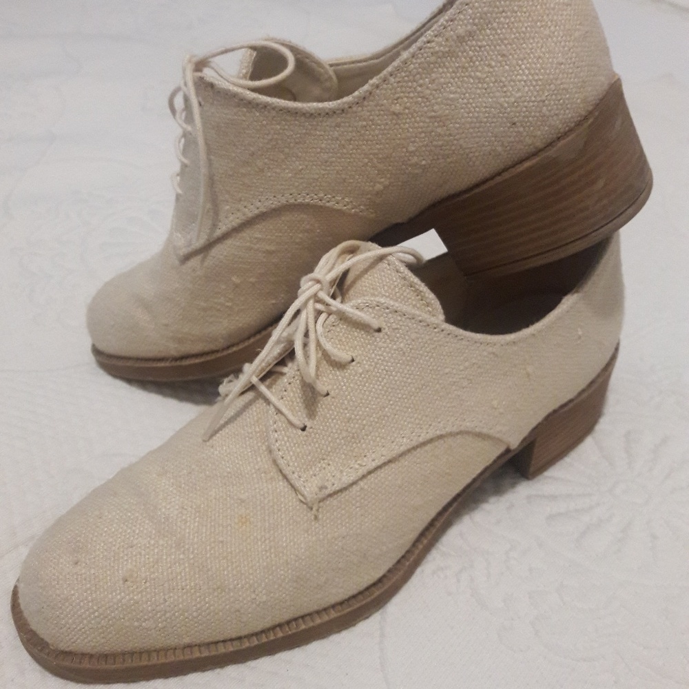 Linen colored flats size 7